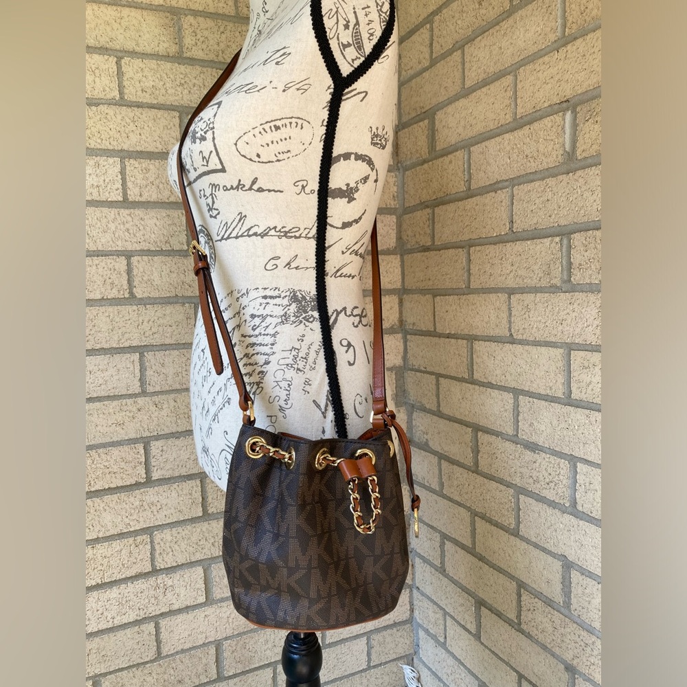 Michael Kors Brown Bucket Bag Crossbody Purse Gold Chain - Picture 3 of 17